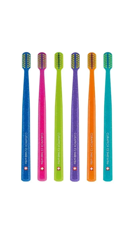 Ортодонтична зубна щітка з заглибленням Ultra Soft ORTHO, Curaprox