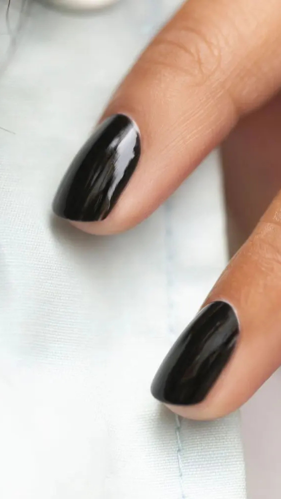 Лак для нігтів з насиченим чорним відтінком Licorice 15ml, Manucurist