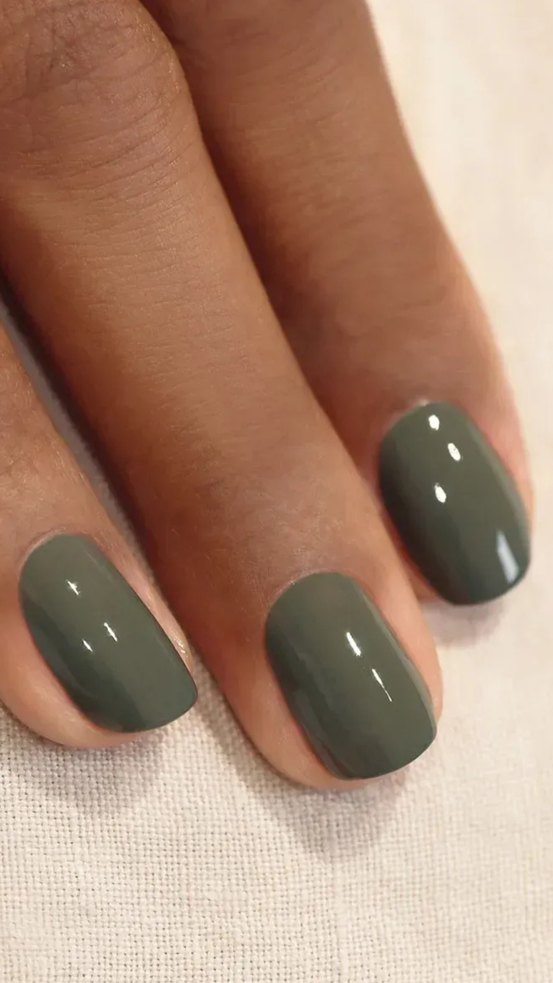 Лак для нігтів з оливково-зеленим відтінком Khaki 15ml, Manucurist