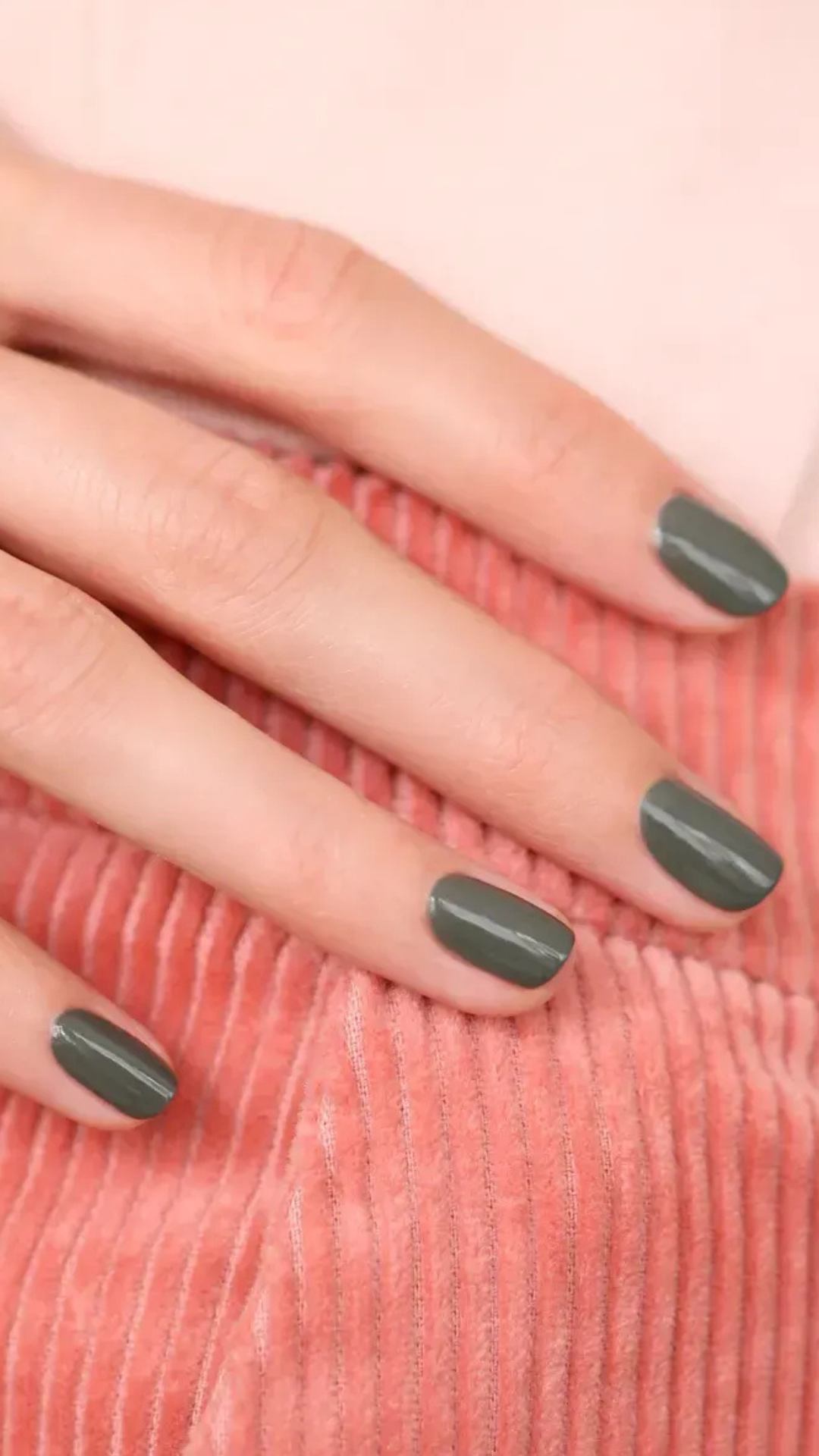Лак для нігтів з оливково-зеленим відтінком Khaki 15ml, Manucurist