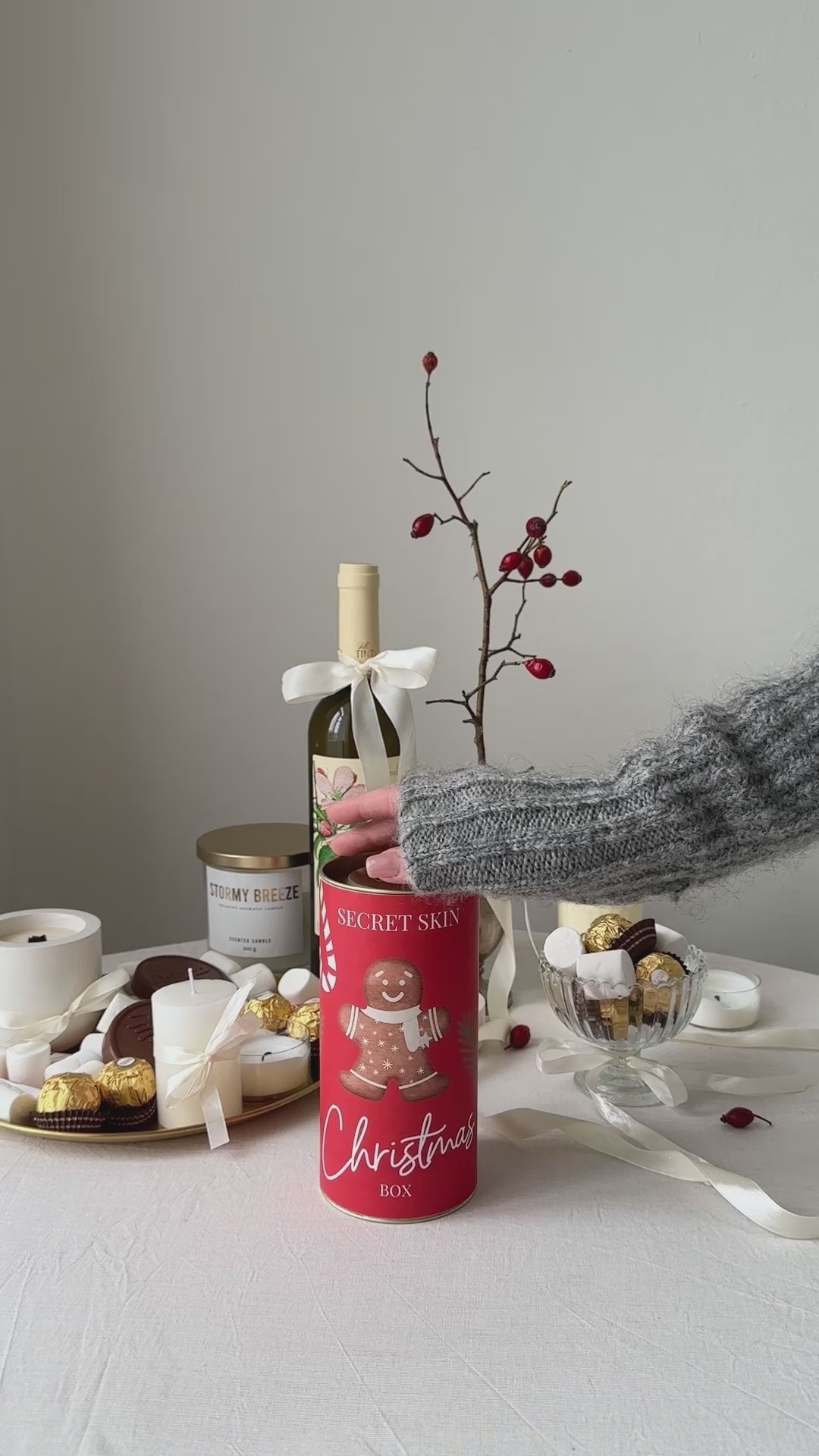 Новорічний набір в тубусі, Secret Skin відео